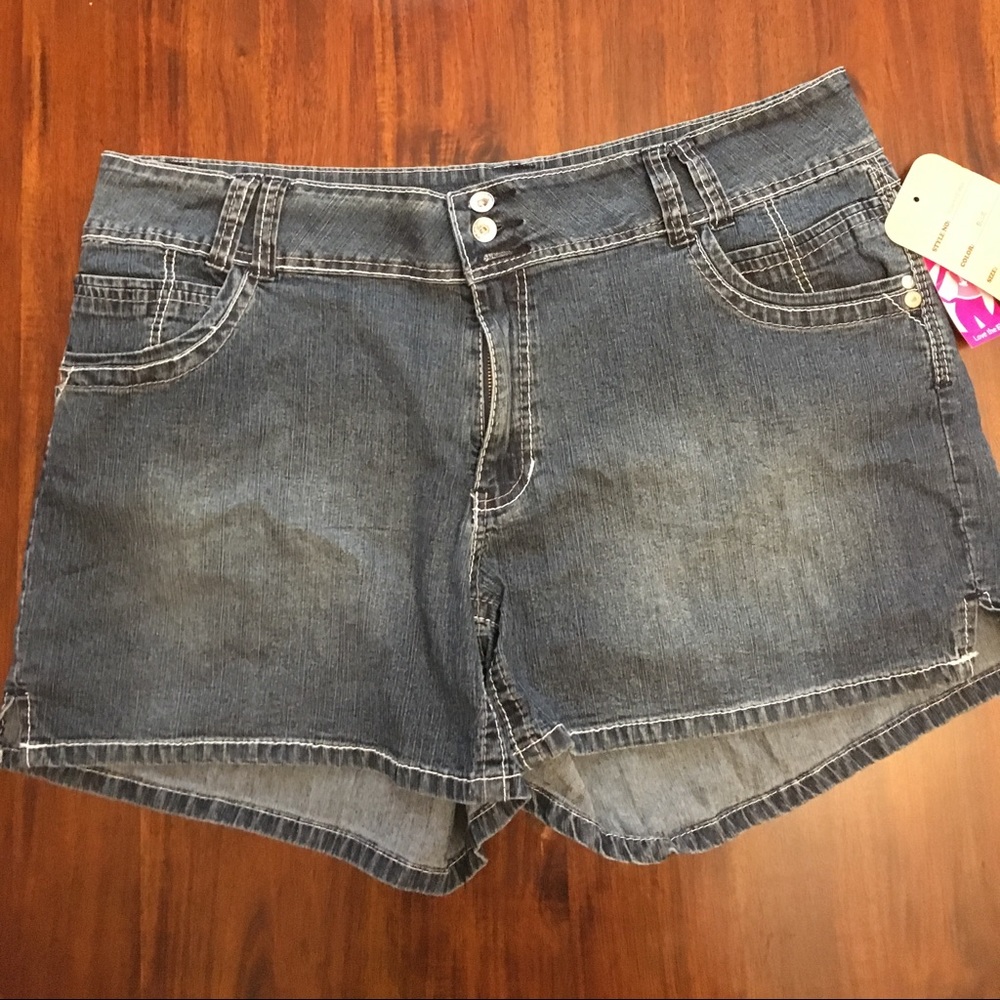 NWT Angel’s Curvy Shorts